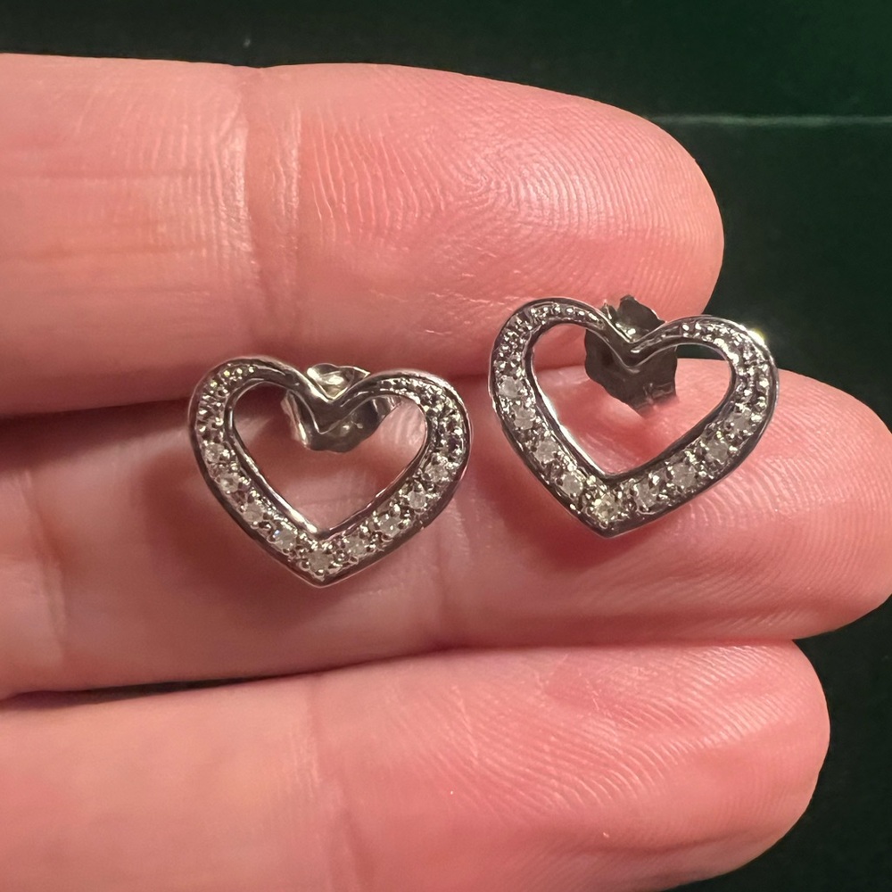 10k SOLID WHITE GOLD AND DIAMONDS VINTAGE HEART STUD EARRINGS